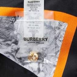 مملوكة مسبقًا بلوزة بربري حرير مطبوع متعدد الألوان بأزرار أمامية مقاس متوسط - ميديوم