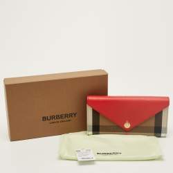 مملوكة مسبقًا Burberry Halton Red/Beige Leather and House Check Canvas Continental Wallet