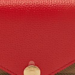مملوكة مسبقًا Burberry Halton Red/Beige Leather and House Check Canvas Continental Wallet