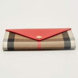 مملوكة مسبقًا Burberry Halton Red/Beige Leather and House Check Canvas Continental Wallet