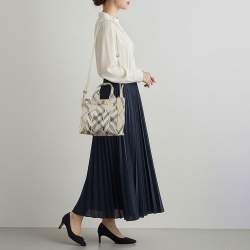 مملوكة مسبقًا Burberry Grey/Blue Check Knit Fabric Tote