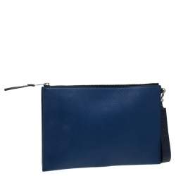 مملوكة مسبقًا حقيبة صغيرة بربري جلد أزرق بحمالة معصم