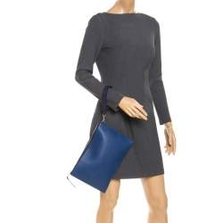 مملوكة مسبقًا حقيبة صغيرة بربري جلد أزرق بحمالة معصم