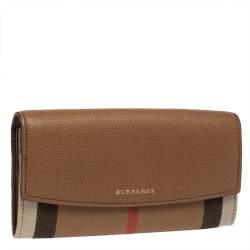 مملوكة مسبقًا Burberry Brown House Check Canvas and Leather Porter Continental Wallet