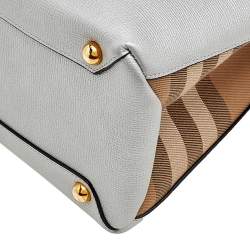 Pre Owned حقيبة يد توتس بربري بانر جلد وكانفاس كاروهات هاوس فضي