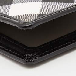 مملوكة مسبقًا محفظة ثنائية الطي بربري جلد لامع وكانفاس مقوى كاروهات نوفا بيج