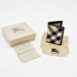 مملوكة مسبقًا محفظة ثنائية الطي بربري جلد لامع وكانفاس م�قوى كاروهات نوفا بيج