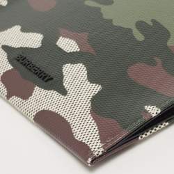 مملوكة مسبقًا Burberry Green Camouflage Print Coated Canvas and Leather Crossbody Bag