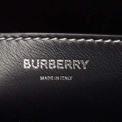 مملوكة مسبقًا حقيبة كتف بربري نوت جلد ودينم أزرق/أسود متوسطة