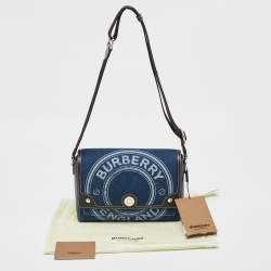 مملوكة مسبقًا حقيبة كتف بربري نوت جلد ودينم أزرق/أسود متوسطة