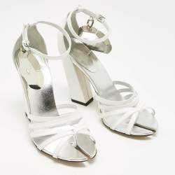 Pre Owned صندل بربري سيور الكاحل مقدمة مقسومة جلد أبيض مقاس 39