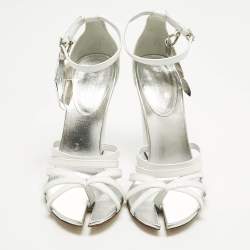 Pre Owned صندل بربري سيور الكاحل مقدمة مقسومة جلد أبيض مقاس 39