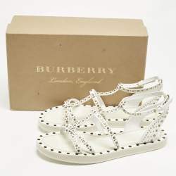 مملوكة مسبقًا Burberry White Leather Studded Hansel Flat Sandals Size 39.5