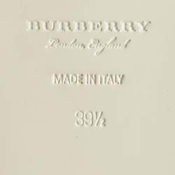 مملوكة مسبقًا Burberry White Leather Studded Hansel Flat Sandals Size 39.5