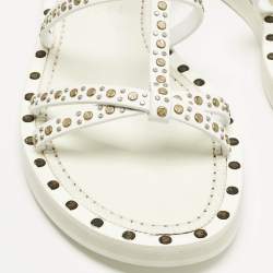 مملوكة مسبقًا Burberry White Leather Studded Hansel Flat Sandals Size 39.5