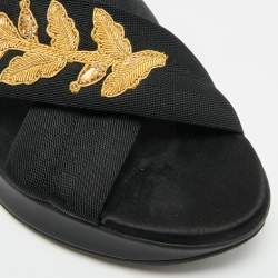 Pre Owned صندل بربري متعاكس أكتونشير ساتان وقماش مطرز ذهي/ أسود مقاس 37.5