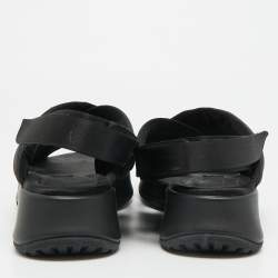 Pre Owned صندل بربري متعاكس أكتونشير ساتان وقماش مطرز ذهي/ أسود مقاس 37.5