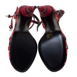 Pre Owned Burberry Red Novacheck Canvas Hans 110 T Strap Sandals Size 39