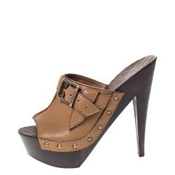 مملوكة مسبقًا صندل بربرى بمقدمة مفتوحة و بنعل سميك و مزين بإبزيم جلد بني مقاس 38