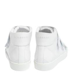 مملوكة مسبقًا حذاء رياضي بربري جلد أبيض برقبة عالية ستوروك مقاس 38.5