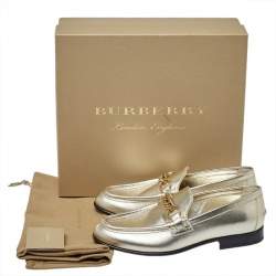 Pre Owned Burberry Metallic Gold Leather Solway Chain Detail Slip On Loafers Size 38.5