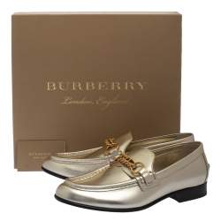 Pre Owned Burberry Metallic Gold Leather Solway Chain Detail Slip On Loafers Size 39.5