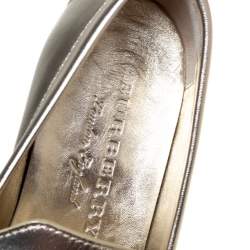 Burberry Metallic Light Gold Leather Solway Chain Detail Slip On Loafers Size 37.5