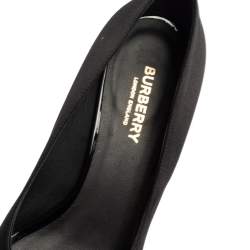 Pre Owned حذاء كعب عالي بربري ساتان أسود مقدمة مفتوحة بحزام للكاحل مقاس 38.5