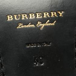 مملوكة مسبقًا حذاء سلايد فلات بربري بيكشيل جلد ثنائي اللون مزين بشراشيب مقاس 40