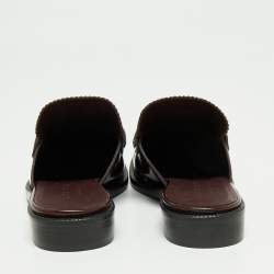 مملوكة مسبقًا حذاء سلايد فلات بربري بيكشيل جلد ثنائي اللون مزين بشراشيب مقاس 40