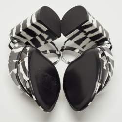 Burberry Black/White Leather Castlebar Block Heel Ankle Strap Sandals Size 38