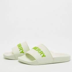 مملوكة مسبقًا Burberry Green Rubber logo Embossed slides Size 39