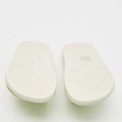 مملوكة مسبقًا Burberry Green Rubber logo Embossed slides Size 39