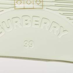 مملوكة مسبقًا Burberry Green Rubber logo Embossed slides Size 39