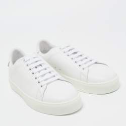 مملوكة مسبقًا حذاء رياضي بربري ويست فورد جلد أبيض بعنق منخفض مقاس 37.5