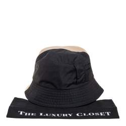 Pre Owned قبعة بربري باكت تويلي قطن ثنائية اللون مقاس كبير جداً