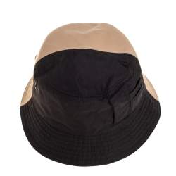 Pre Owned قبعة بربري باكت تويلي قطن ثنائية اللون مقاس كبير جداً