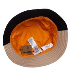 Pre Owned قبعة بربري باكت تويلي قطن ثنائية اللون مقاس كبير جداً