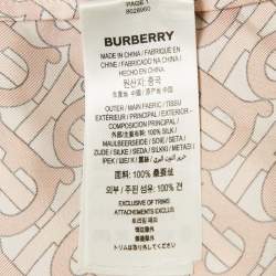 مملوكة مسبقًا معطف وقميص بربري حرير بتصميم حرف واحد وردي مقاس متوسط (ميديوم)