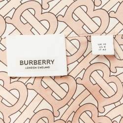 مملوكة مسبقًا معطف وقميص بربري حرير بتصميم حرف واحد وردي مقاس متوسط (ميديوم)