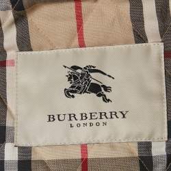 Pre Owned جاكيت بربري أبيض ماسي مبطن بأزرار أمامية مقاس كبير - لارج