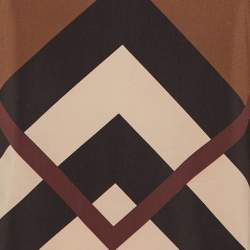 Pre Owned بلوزة بربري قماش مطاطي بطبعة شيفرون بني / بيج برقبة عالية مقاس كبير