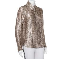 مملوكة مسبقًا قميص بربري لند حرير بيج بالشعار المطبوع أكمام طويلة أزرار أمامية مقاس كبير