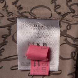 مملوكة مسبقًا قميص بربري لند حرير بيج بالشعار المطبوع أكمام طويلة أزرار أمامية مقاس كبير