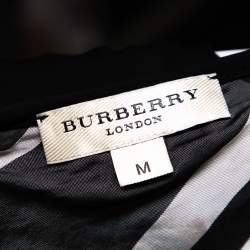 Pre Owned تي شيرت بربري جيرسيه أسود مزين مكشكش بلا أكمام مقاس وسط (ميديوم)