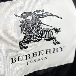 Pre Owned معطف بربري قماش التفتا بطبعة كاروهات وزهور رصاصي مقاس متوسط - ميديوم