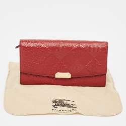 مملوكة مسبقًا Burberry Red Check Embossed Leather Porter Continental Wallet 