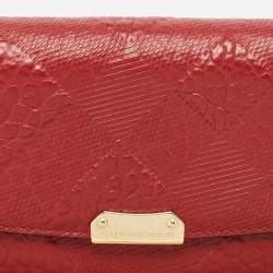 مملوكة مسبقًا Burberry Red Check Embossed Leather Porter Continental Wallet 