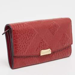 مملوكة مسبقًا Burberry Red Check Embossed Leather Porter Continental Wallet 