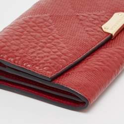 مملوكة مسبقًا Burberry Red Check Embossed Leather Porter Continental Wallet 
